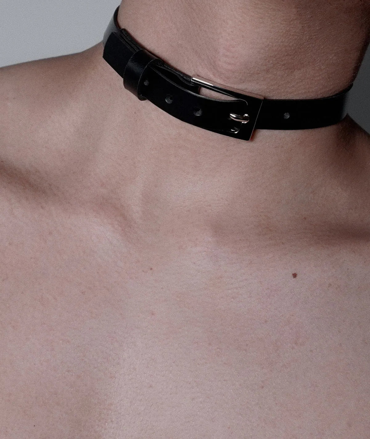Correa fina choker